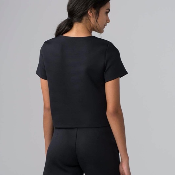 Lululemon Shaped Short Sleeve Tee size 4 Like NEW - Picture 2 of 4